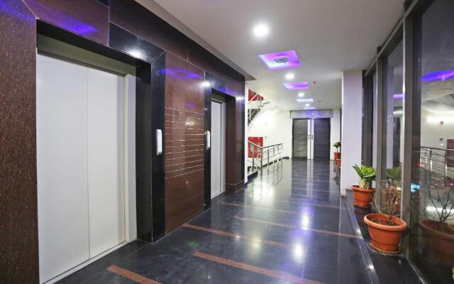 OYO 897 Hotel Surabhi Elite