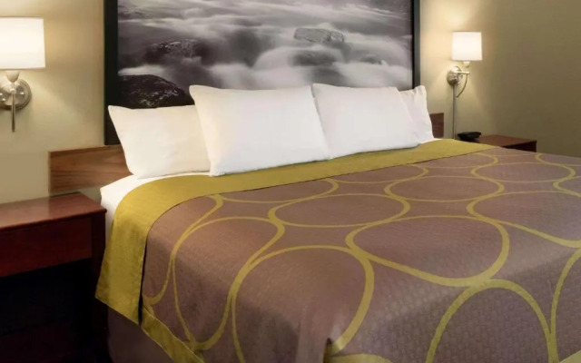 Super 8 Liverpool/ Syracuse Area