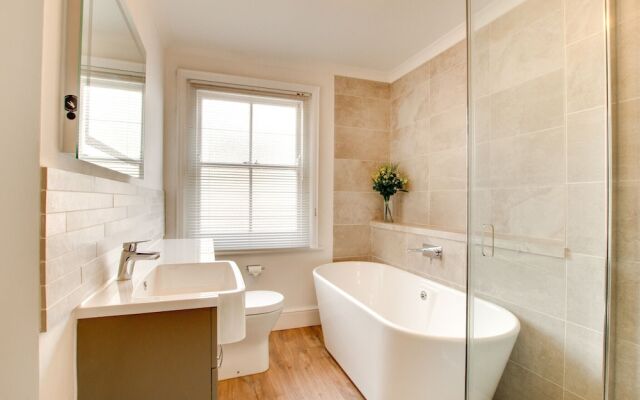 Chic Holiday Home in Swanage With Garden