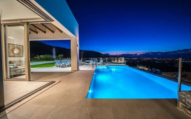 Villa Con Vista- Heated Pool 4 bdr Sleeps 8