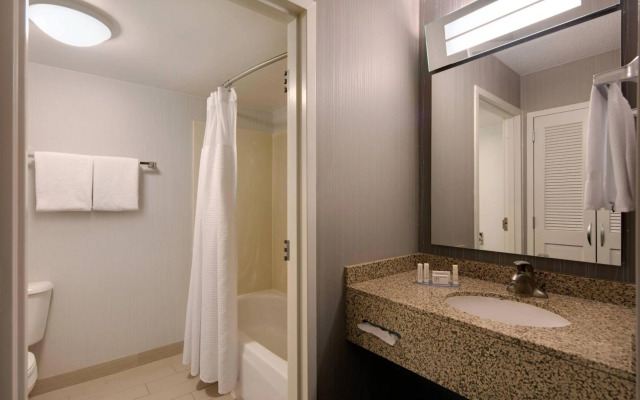 Courtyard by Marriott Grand Rapids Airport