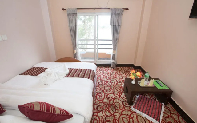 OYO 132 Hotel Fly Inn