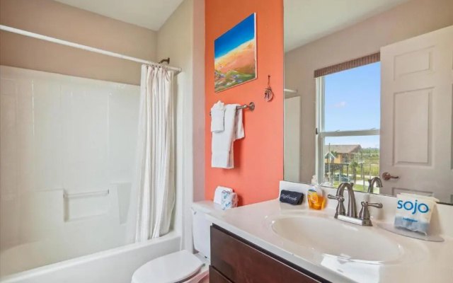 Sunny Beach Sandcastle Cottage by Ryson Vacation Rentals