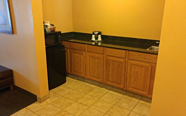 Best Western Plus Country Inn & Suites