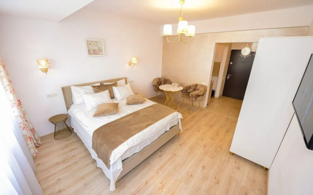 Tres Chic Studio - Victoria Avenue