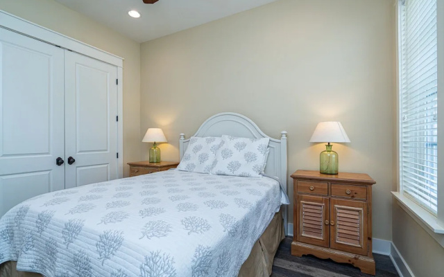 Sandestin Bungalo 38: Beach, Golf, & Fun!