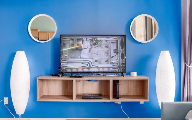 Trifecta 2BR Free Parking Modern Superhost