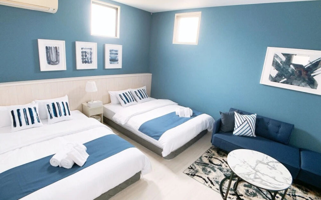 Bar & Hotel Colors Miyajima