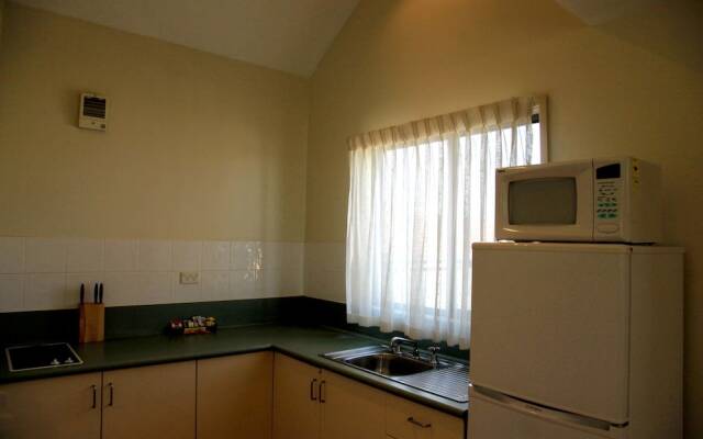 Best Western Travellers Motor Village