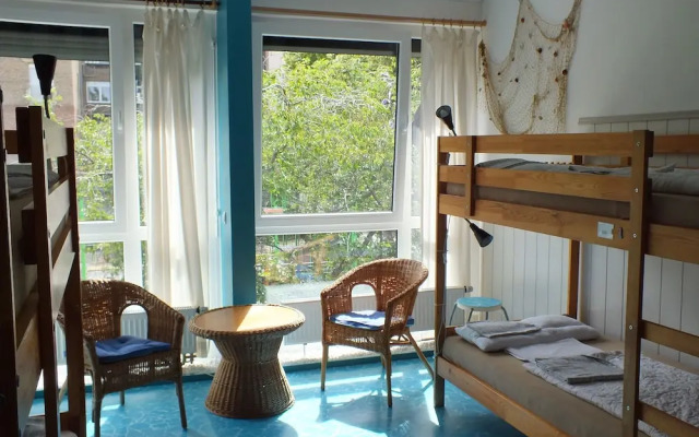 Max Hostel
