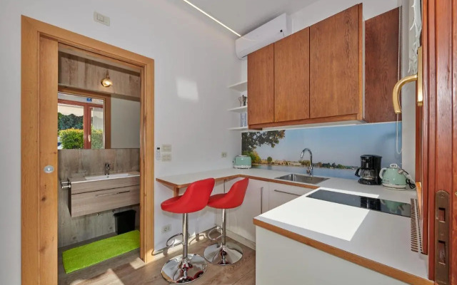 Front Lake Studio with Loft Bed and Pool
