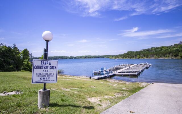 Afternoon Delight 2 Bedroom Condo by Redawning