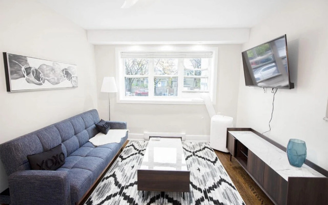 2-bedroom Suite on Corydon Ave Parking Included