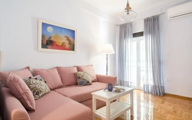 Nephiria, Live like a local next to Acropolis