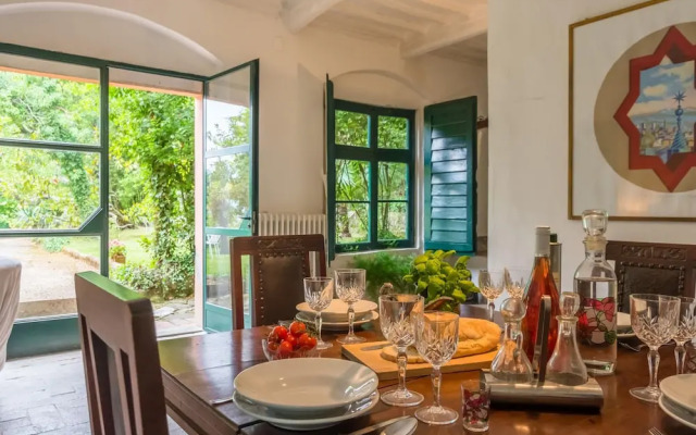 Farmhouse in Tuscany Near Renaissance Villa