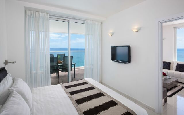 Island Luxurious Suites Hotel