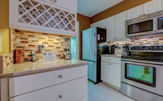 Colonnade Club 200 by Vtrips