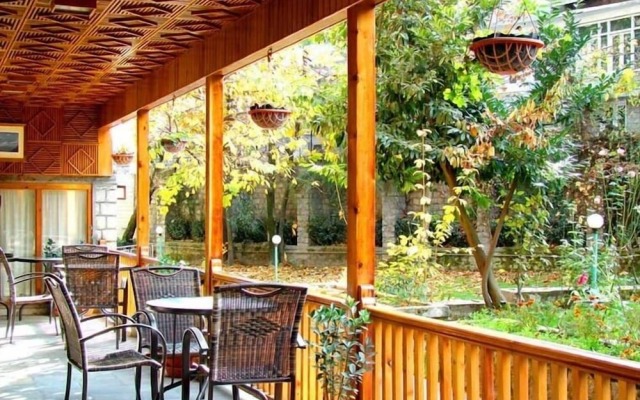 Hotel  Negis Mayflower
