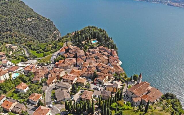 La Quiete 30 Lake view apartment by Gardadomusmea