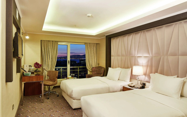Doubletree By Hilton Hotel Izmir - Alsancak