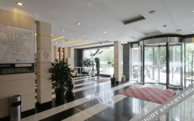 Huaren Hotel (Shanghai Wujiaochang Metro Station)