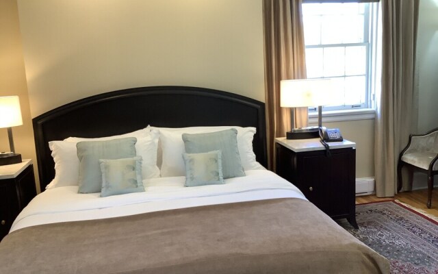 Manoir Chamberland (Adults Only, No Pets)