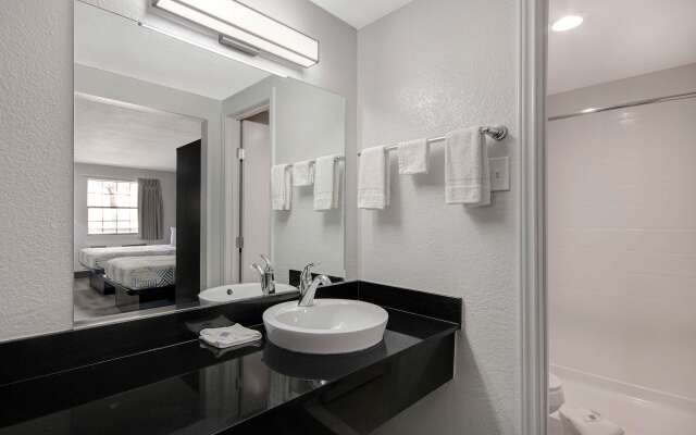 Motel 6 San Antonio, TX - Northwest Medical Center