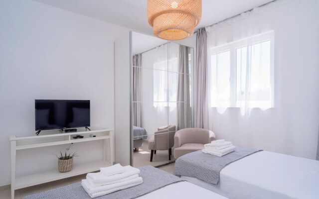 Exclusive Seafront Suites with hot tub