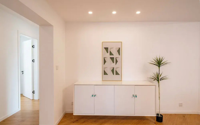 Tyms Spacious 4BR 2BA Apt Xujiahui