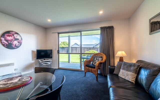 Toodle's Wanaka Luxury with Mountain Views