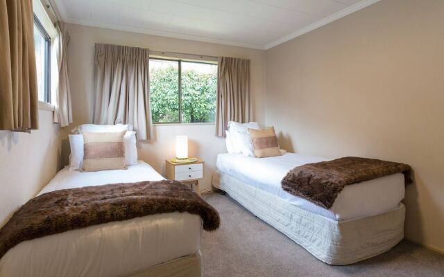 Distinctive Mountain View Spacious Home