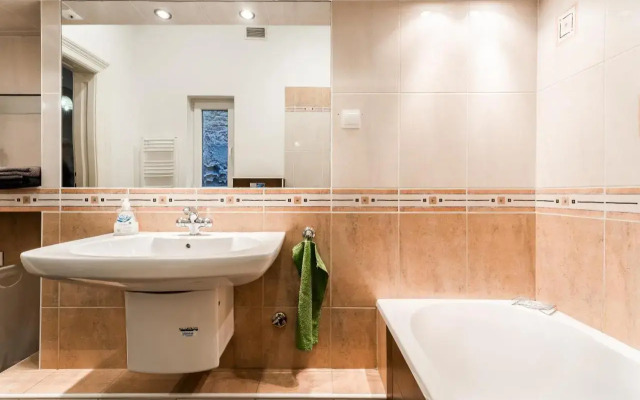 BERTA - 4 Bedrooms, 3 Baths