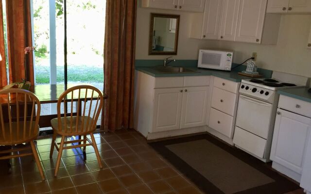 Pines & Palms Resort