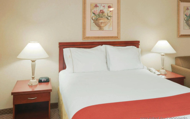 Holiday Inn Express Toronto - Downtown by IHG