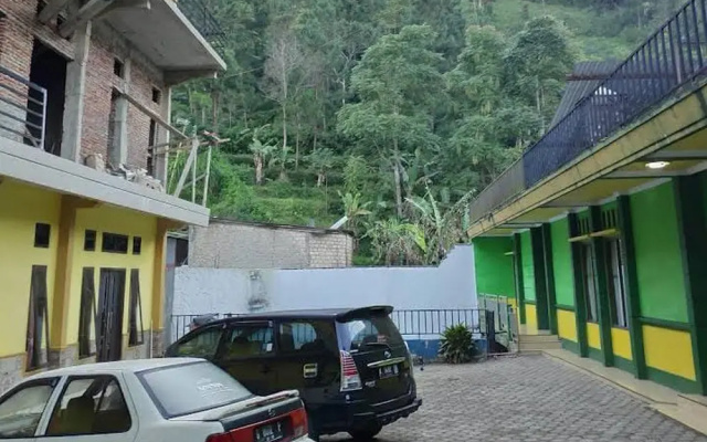 Puspa Tiara Syar'i Guci Mitra RedDoorz