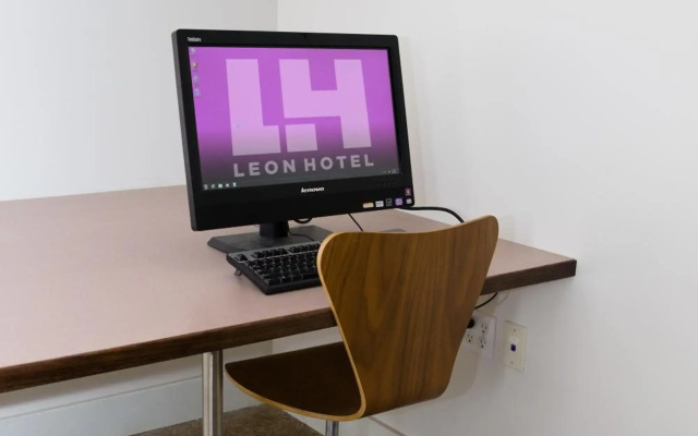 Leon Hotel LES