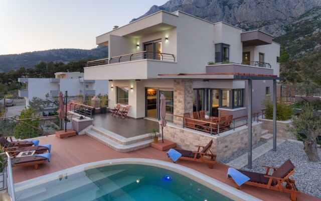 Last Minute Offer,heated Infinity Pool,sea and Mountain View,