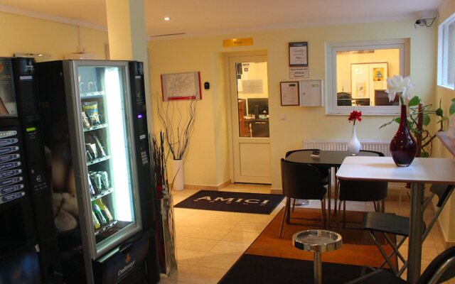 Amici Apartments