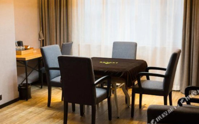 VanFeel Hotel (Dongguan Changping Railway Park)