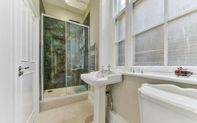 Avari Apartments - Hatton Collection