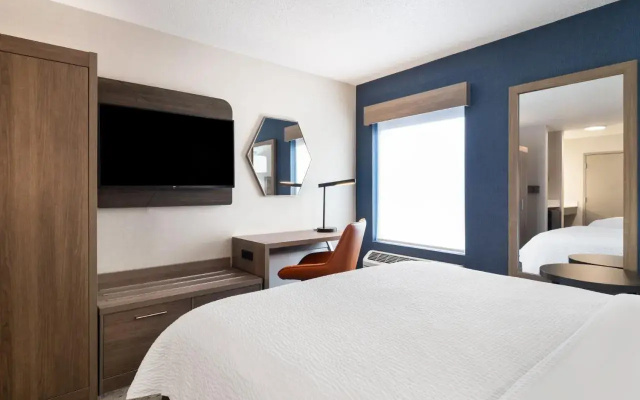 Holiday Inn Exp Meadville I-79 Exit 147a