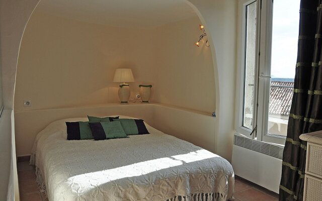 Sun-kissed Villa in Fayence With Terrace