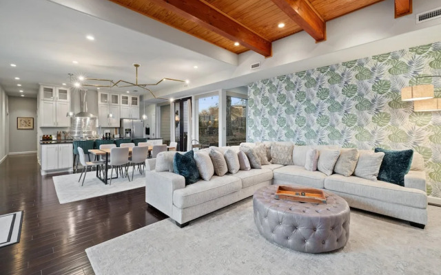 Hollys Parkside Haven- Guest House Included