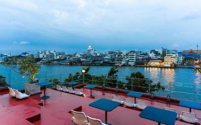 Amdaeng Bangkok Riverside Hotel