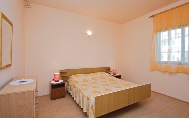 Stunning Home in Liznjan With Wifi and 2 Bedrooms