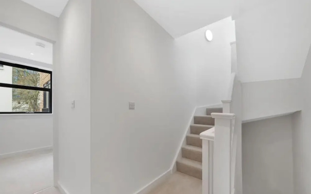 Guest Ready - Oak Crescent City House, London, E14