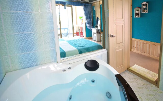 Geojedo Whirlpool Pension (pets friendly)