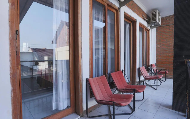 Oyo 426 Hotel Gading Resto