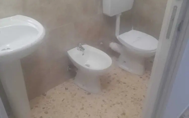 catania airport room  low cost