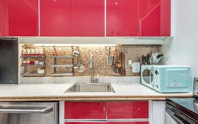 Beautiful 2 BR in the Heart of Downtown